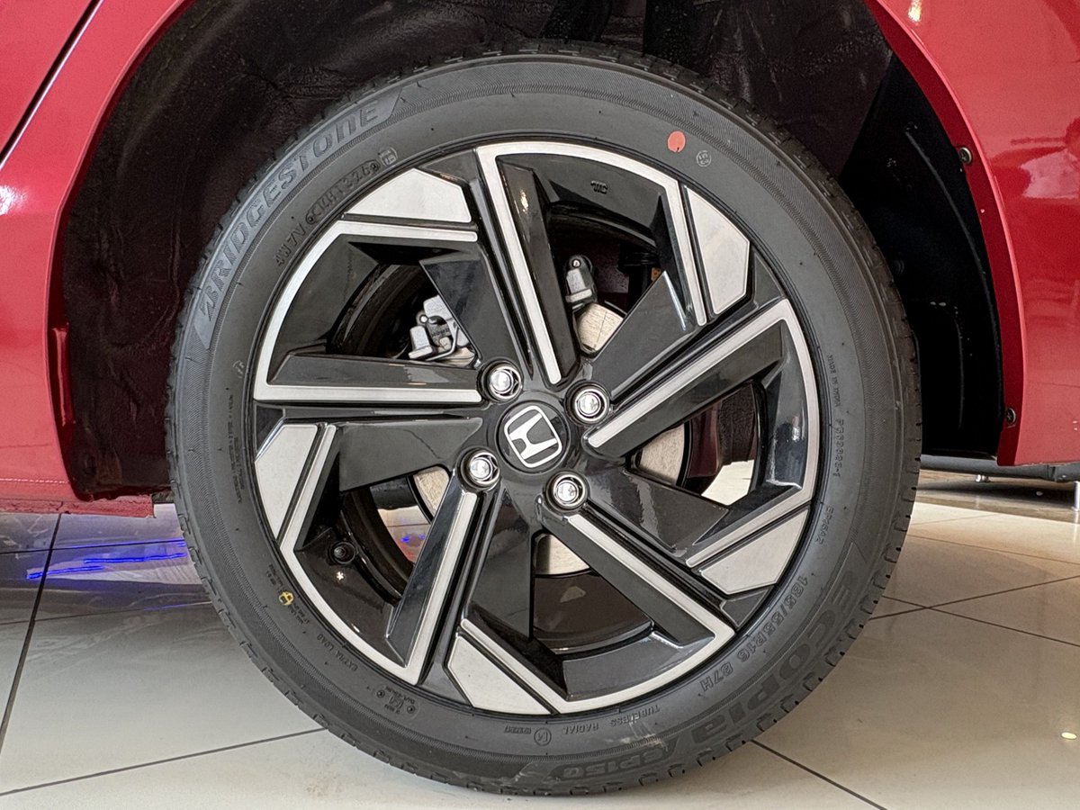 revscaler21's tweet photo. π₯ Sporty. Stylish. Striking Red. β€οΈ
The Honda City e:HEV looks absolutely stunning from every angle! πβ¨
What's your rating for this red beauty? Rate it from 1β10! π
#HondaCity #HondaCityeHEV #Cars #RevScaler https://t.co/wABuFFWSZ5