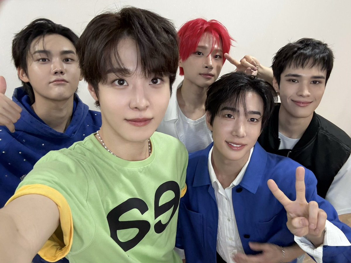 onepact_'s tweet photo. [💙_ #원팩트]

TUNED IN 팬싸 시작❤️‍🔥
U so hot 무대는 어땠어ㅎㅎ
&amp;♥가 좋아해 줬으면 좋겠다!
이번 활동도 잘 부탁해🥰

#ONEPACT #원팩트
#TUNED_IN #U_so_hot https://t.co/CulYrkW0PD