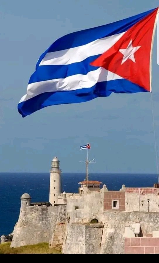 Axl77592447's tweet photo. Hoy el imperio con Marco Rubio a la cabeza emitió nuevas sanciones contra nuestro pueblo, diversas entidades y personas cayeron en la lista negra. Por muchas medidas que tomen nosotros seguiremos aquí con la frente en alto.
#CubaEstáFirme
#ConElPieEnElEstribo https://t.co/rh3tQZPlRc