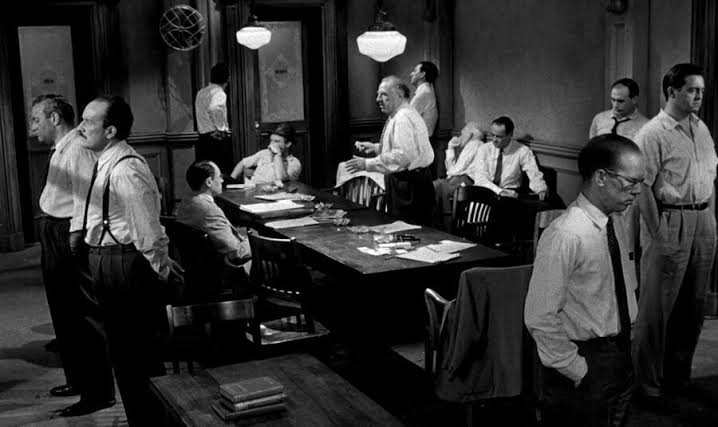 thesaurcerer's tweet photo. just watched a movie made in 1957. (unc stat incoming🥀)
complete black and white.
mostly shot in one room.
only talking and more talking.
And it is the one of the finest film I've ever seen !!
must check 12 Angry Men.
#12angrymen #cinema https://t.co/qMZ0VoTkRn