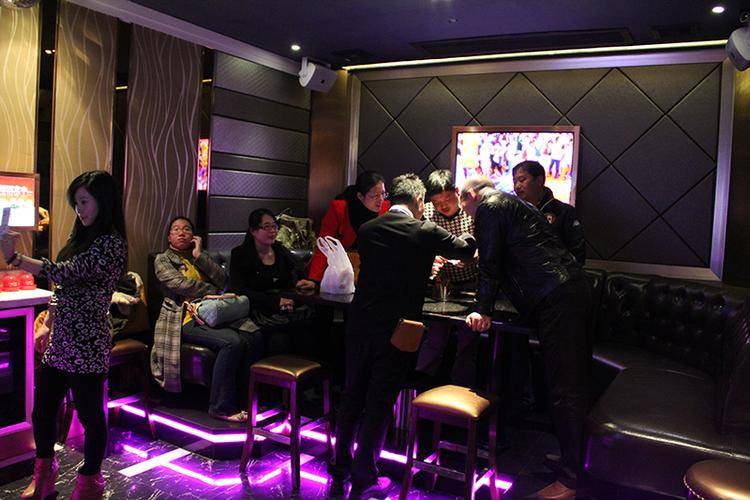seongjung61935's tweet photo. Time to unleash your inner superstar at the KTV! Belt out your favorite hits, laugh with friends, and make unforgettable musical memories today! https://t.co/kWqrr9V7eY