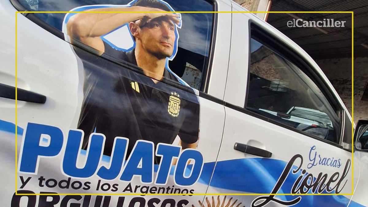 elcancillercom's tweet photo. [AHORA] Mientras el pueblo cobija y vitorea a Scaloni, y le lleva comida y regalos, lo acompaña cuando sale en bicicleta y le dedica shows, Daniel Quacquarini, intendente de Pujato, mandó a plotear su auto oficial: desde ahora llevará fotos del DT de la Selección argentina. 📸 https://t.co/wItXbsDj6e