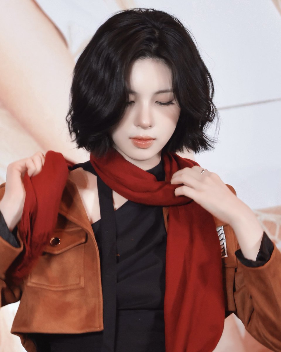 mdemoroha's tweet photo. BAE FROM NMIXX DRESSING UP AS MIKASA??? https://t.co/65C6yHzW1M