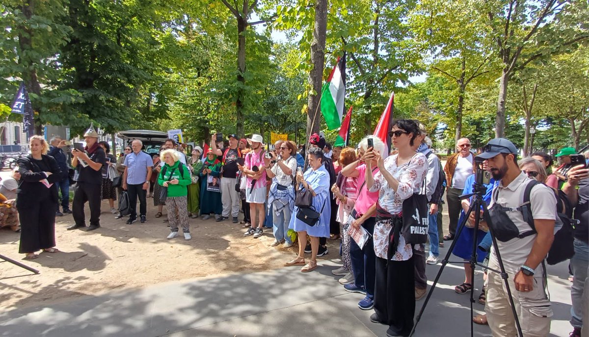 MathildePanot's tweet photo. 🇵🇸 Sauvons le Dr Hussam Abu Safiya !

Aujourd’hui j’ai accompagné une délégation de médecins au Ministère des Affaires étrangères pour exiger que la France intervienne pour la libération immédiate du Dr Hussam Abu Safiya. 

Ce pédiatre palestinien, directeur de l'hôpital Kamal Adwan de Gaza, est détenu arbitrairement par Israël depuis le 27 décembre 2024. Torturé, il est en danger de mort.

Hussam Abu Safiya est un héros de la condition humaine qui est resté au péril de sa vie auprès des enfants qu’il soignait. 

Son fils Idrees Abu Safiya écrivait pour le rassemblement d’aujourd’hui « Défendre le Dr Hussam Abu Safiya, c’est défendre chaque médecin qui refuse d’abandonner ses patients. C’est défendre le droit de toute personne à recevoir des soins, l’inviolabilité des hôpitaux et les valeurs auxquelles les médecins du
monde entier ont prêté serment. »

La mobilisation continue plus que jamais !

#FreeDrHussamAbuSafiya