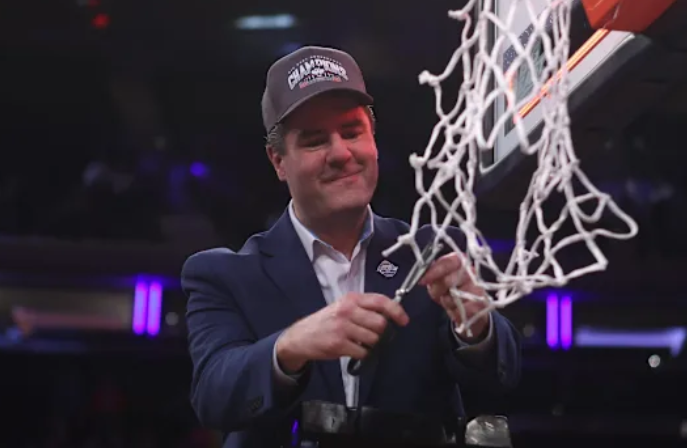 TorresOnUConn's tweet photo. The number of people who have had downright glowing things to say about Tom Moore since he announced his retirement shows the kind of man he was.

UConn and its fans were lucky to have him as long as they did.

Enjoy retirement, @CoachTomMoore 🐺🐺 https://t.co/3PDj0fJdMY
