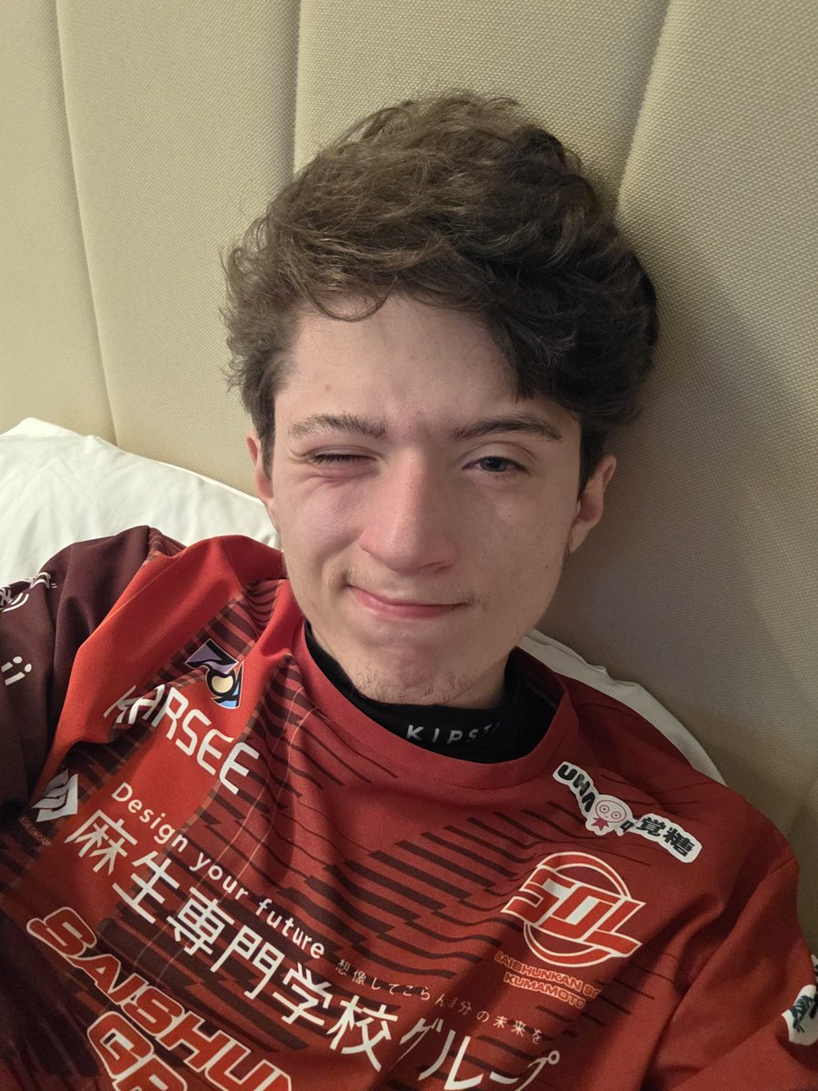 NotPedro3's tweet photo. 🇧🇷Fiz o melhor que pude hoje mas infelizmente não consegui passar para o dia seguinte, o LCQ é um torneio bem difícil,  o que posso fazer é ficar mais forte para o próximo torneio. Estou triste, mas eu acho que isso tudo que aconteceu me deixa muito animado para seguir em frente. Muito obrigado também a todos que mandaram mensagens com boas palavras sobre a notícia de hoje,  é uma conquista muito grande para mim que eu nunca conseguiria sozinho ! Desculpa não ter ido longe dessa vez , farei o possível para voltar melhor !

🇯🇵今日は全力を尽くしましたが、残念ながら次のステージへ進むことはできません今日は全力を尽くしましたが、残念ながら次のステージへ進むことはできませんでした。LCQは本当に厳しい大会です。今はただ、次に向けてさらに強くなって戻ってくることだけを考えています。悔しい気持ちもありますが、今回の経験を経て、これからも前に進んでいくことへの期待や意欲が湧いてきています。今日のニュースに対して温かいメッセージをくださった皆さん、本当にありがとうございます。自分一人では決して到達できなかった、私にとって大きな成果でした！今回はあと一歩届きませんでしたが、次はもっと強くなって戻ってこられるよう、全力で頑張ります！でした。LCQは本当に厳しい大会です。今はただ、次に向けてさらに強くなって戻ってくることだけを考えています。悔しい気持ちもありますが、今回の経験を経て、これからも前に進んでいくことへの期待や意欲が湧いてきています。今日のニュースに対して温かいメッセージをくださった皆さん、本当にありがとうございます。自分一人では決して到達できなかった、私にとって大きな成果でした！今回はあと一歩届きませんでしたが、次はもっと強くなって戻ってこられるよう、全力で頑張ります！