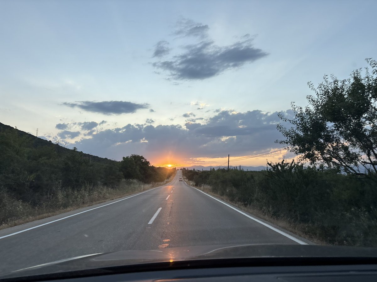 1fikridolasik's tweet photo. Güneşin yolu burada biter. https://t.co/dVhacVaoKh