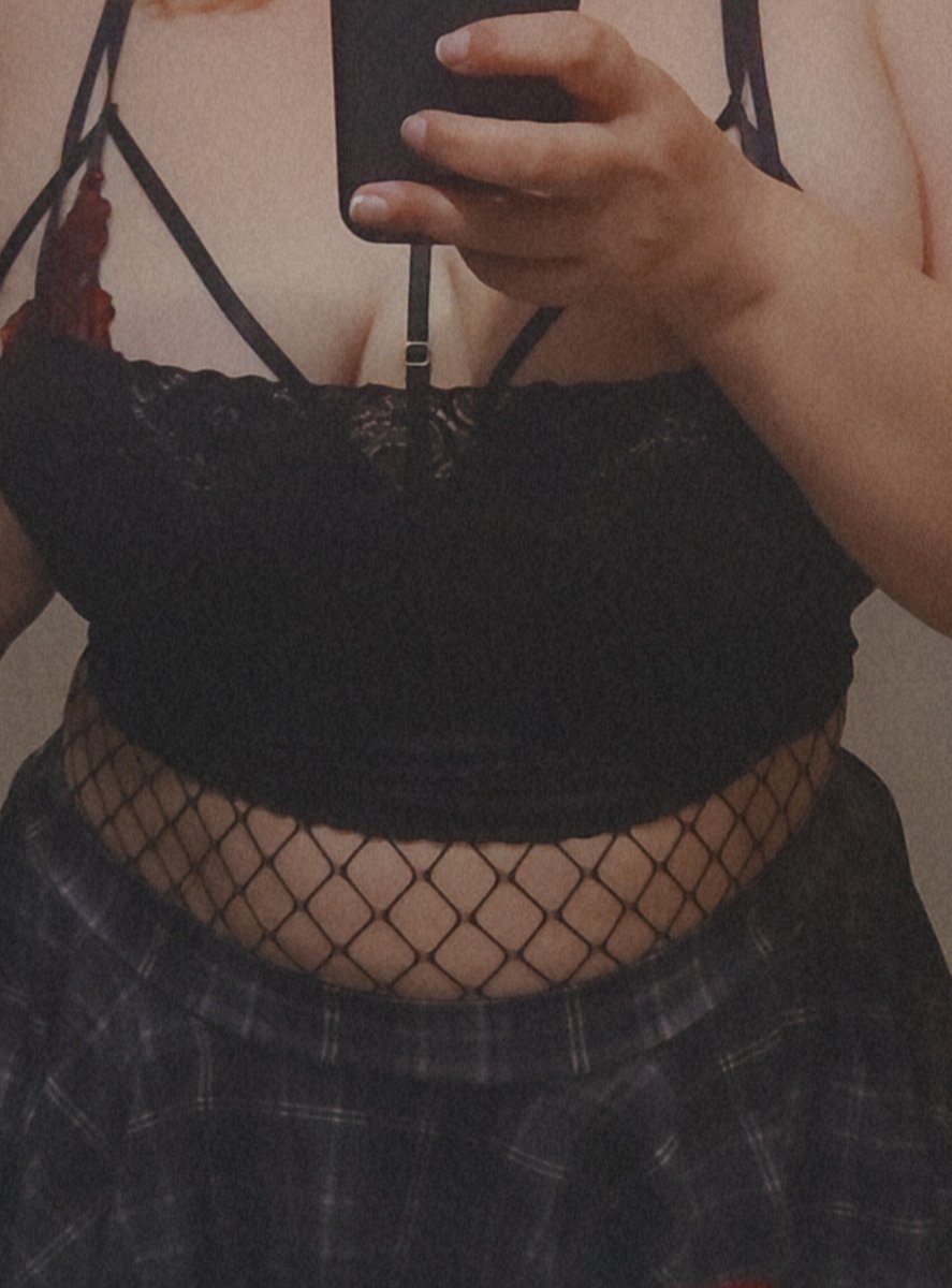 _Pawg_Princess_'s tweet photo. I love dressing like a slut ✨️💅✨️ https://t.co/D6OfIIbcYJ