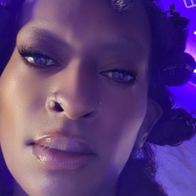 HolleyShemieka's tweet photo. #NewProfilePic https://t.co/OchRsef3ab