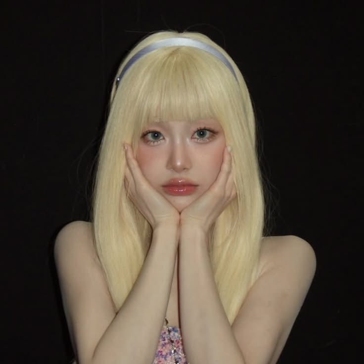 kizzmeheather's tweet photo. aika being chuu's cousin OH YES https://t.co/Ty2a0Js6oL