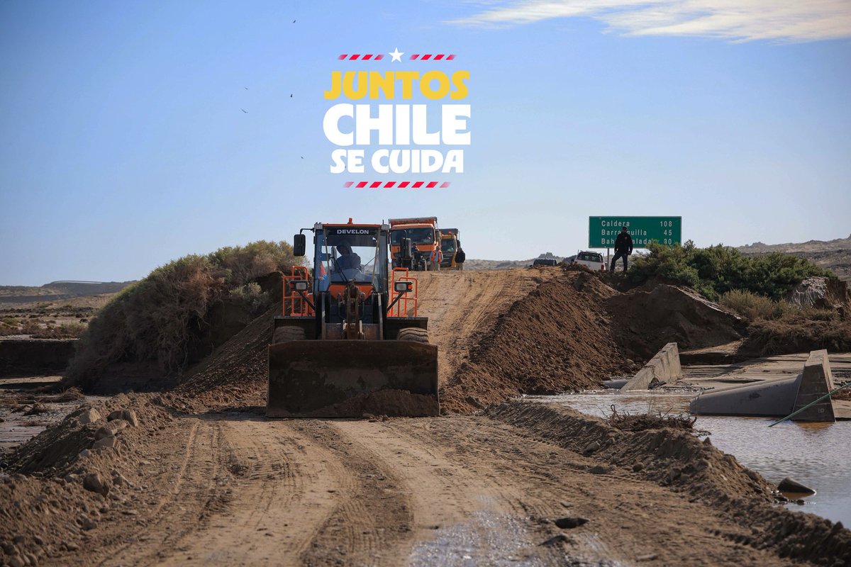 mop_chile's tweet photo. El tránsito se encuentra parcialmente habilitado en la ruta costera entre Caldera y Huasco, recuperando la conexión por este clave eje costero de la región de Atacama. Los trabajos continúan para avanzar en la recuperación de la infraestructura vial al 100%.

#JuntosChileSeCuida https://t.co/XisyMa9Ve0