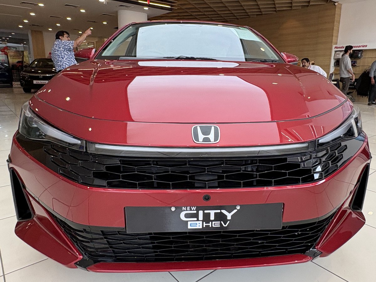 revscaler21's tweet photo. π₯ Sporty. Stylish. Striking Red. β€οΈ
The Honda City e:HEV looks absolutely stunning from every angle! πβ¨
What's your rating for this red beauty? Rate it from 1β10! π
#HondaCity #HondaCityeHEV #Cars #RevScaler https://t.co/wABuFFWSZ5