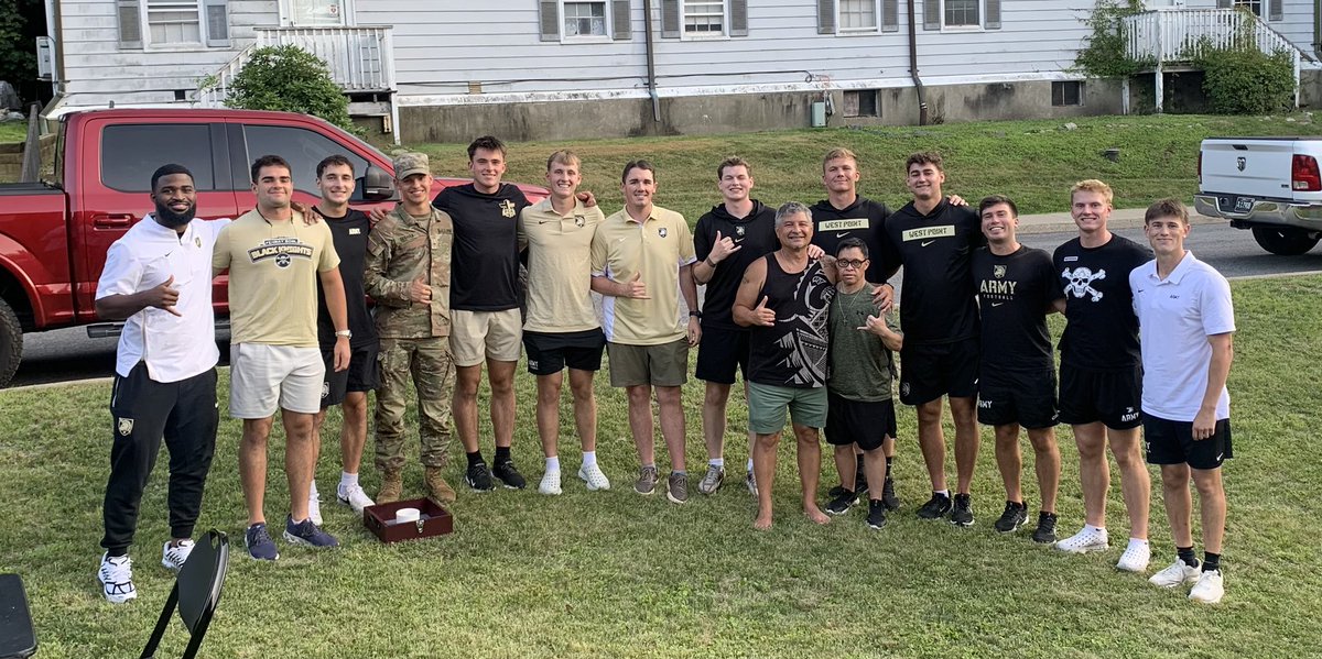 CoachSaturnio's tweet photo. If TRUST, COMMITMENT, and LOVE were a picture! #THEUnion🏴☠️💯 https://t.co/HzR1JE0yge