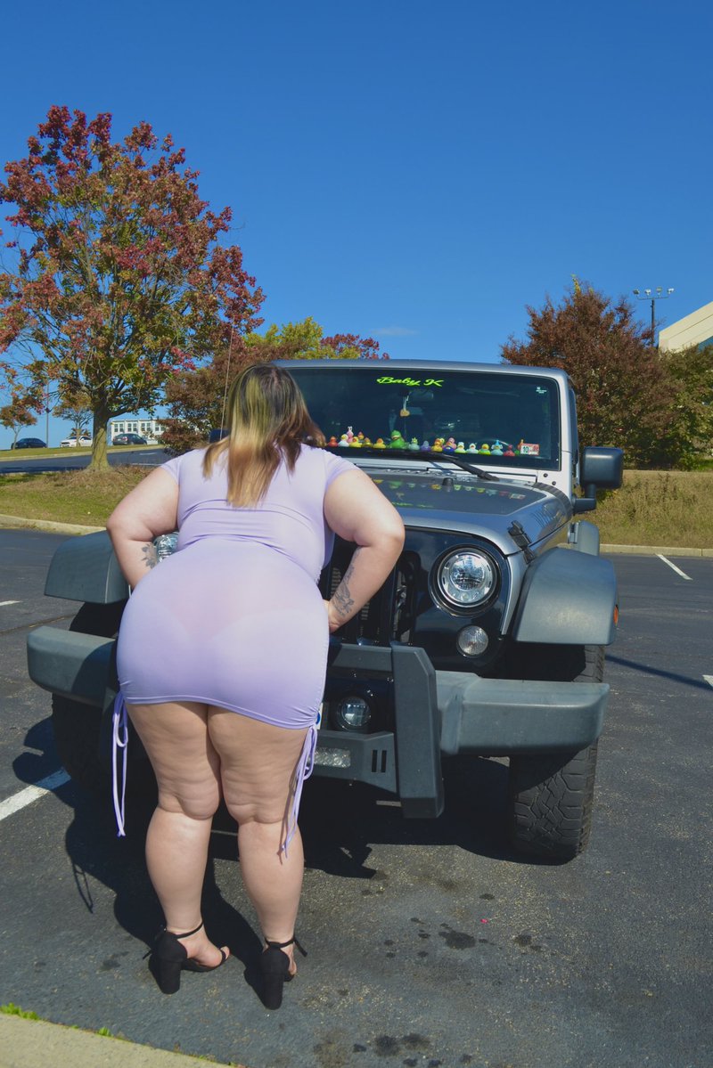 babykpublic's tweet photo. Parking lot on top of a hill so the whole city can see😍😍 https://t.co/7pslM37iTT