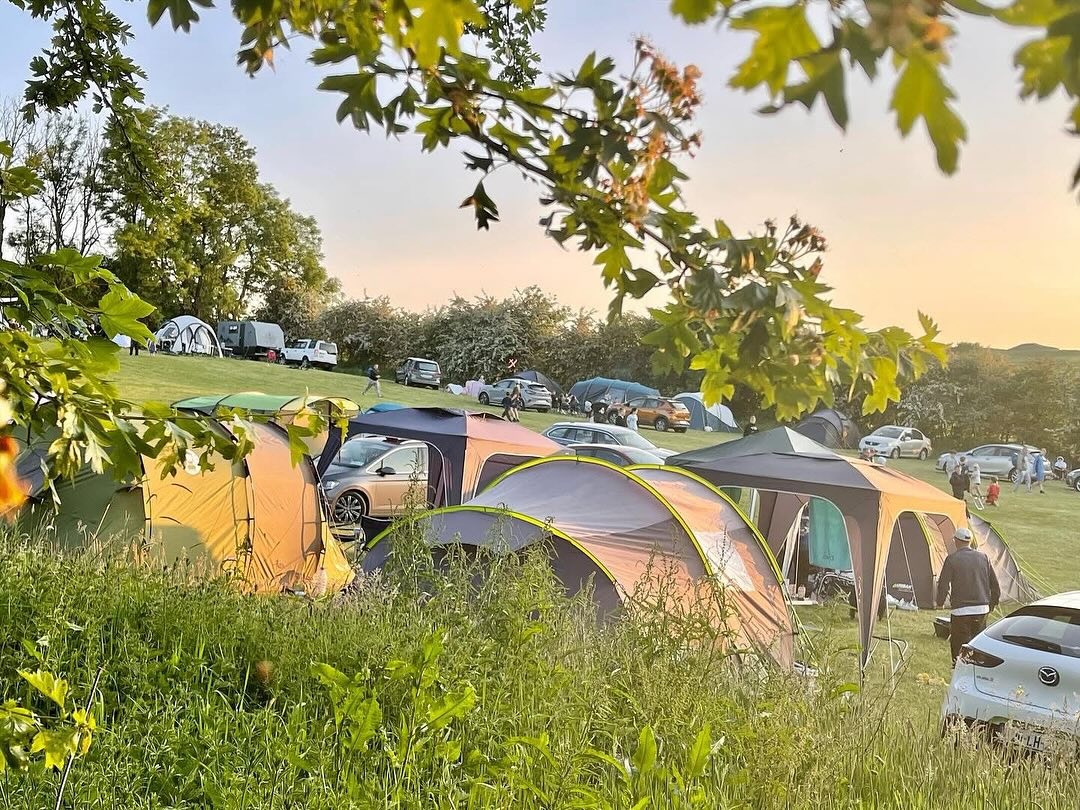 DiscoverBoyneV's tweet photo. There’s no better way to experience the beauty of the Boyne Valley than by staying under the stars. 

Whether you prefer pitching a tent, enjoy glamping, or setting off on a campervan adventure, the region offers something for you. Find out more: https://t.co/cfgfASeAYO https://t.co/OOjk3n4tzv