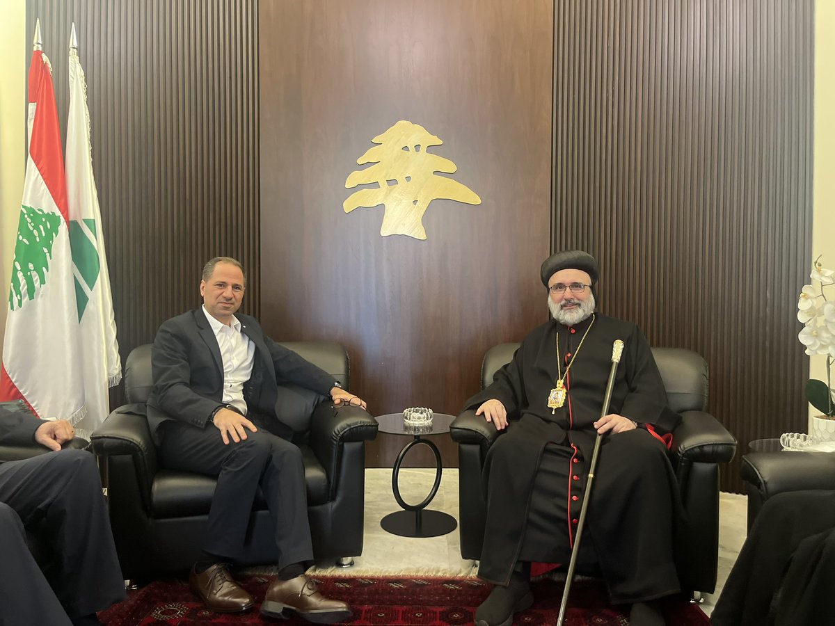 samygemayel's tweet photo. لقاء أسقف السريان الأرثوذكس ميخائيل شمعون وجرى عرض الأوضاع العامة في لبنان والتشديد على سبل حماية الوجود المسيحي وتعزيز صموده في ظل التحديات الراهنة. https://t.co/D73wofmDge