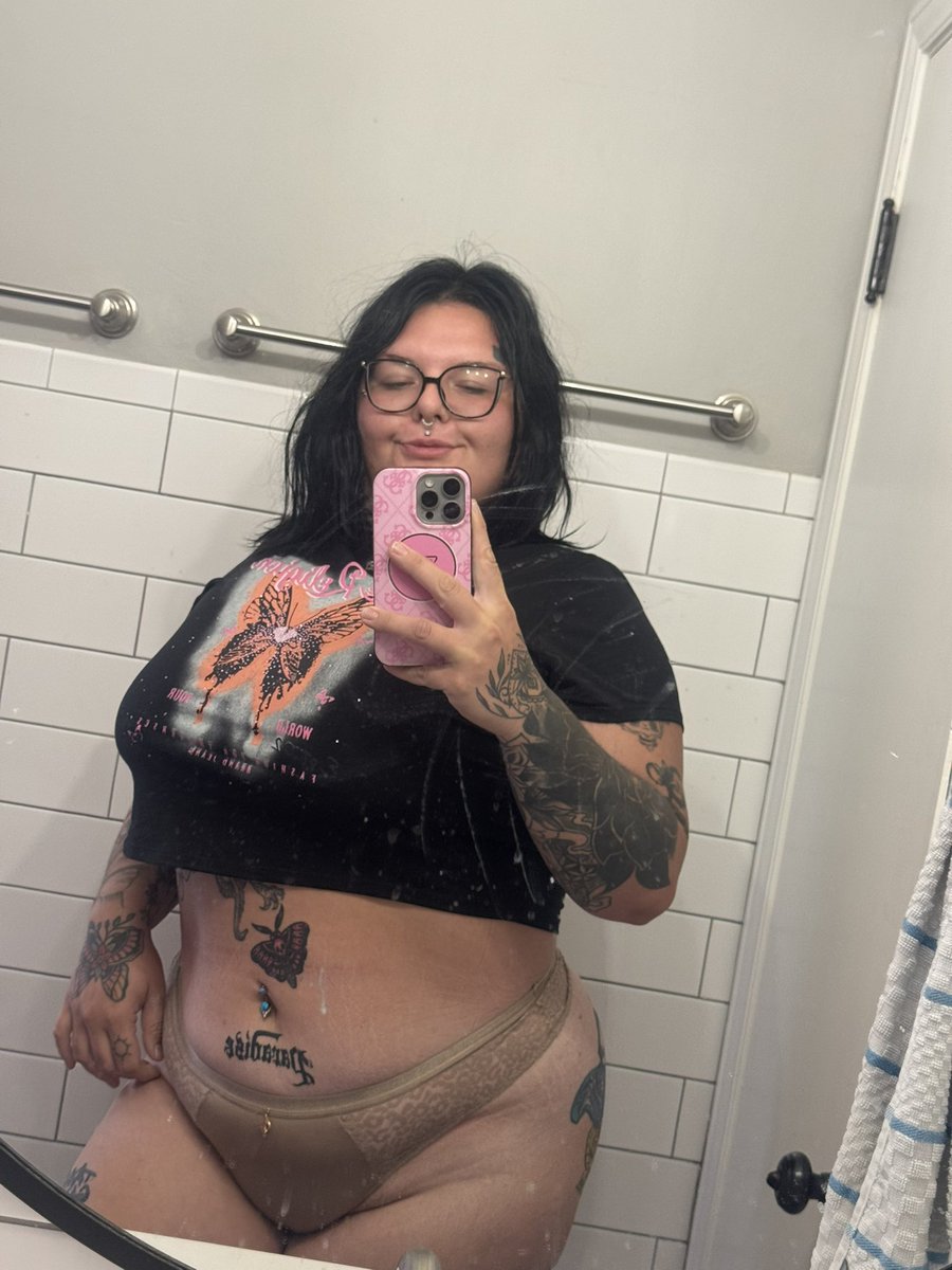 LotusJasmine777's tweet photo. Fat bottom girls 🖤 https://t.co/smtMq7m1Mx