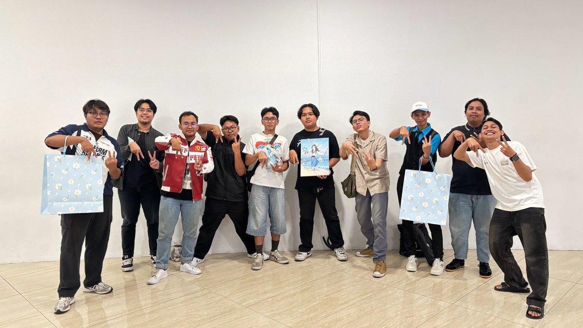 AprilliVelsID's tweet photo. Terima kasih untuk semua teman-teman yang sudah hadir dan ikut meramaikan momen Shonichi Rilly di Setlist Cara Meminum Ramune! 💙🫧

Selamat untuk @Rilly_JKT48 atas langkah pertamanya di setlist ini. Semoga Shonichi hari ini menjadi awal dari perjalanan yang penuh warna dan semakin banyak kesempatan untuk bersinar. 

Mari terus dukung Rilly dalam perjalanan & prosesnya🌊✨

#SeasidePop #RillyInBubbles
