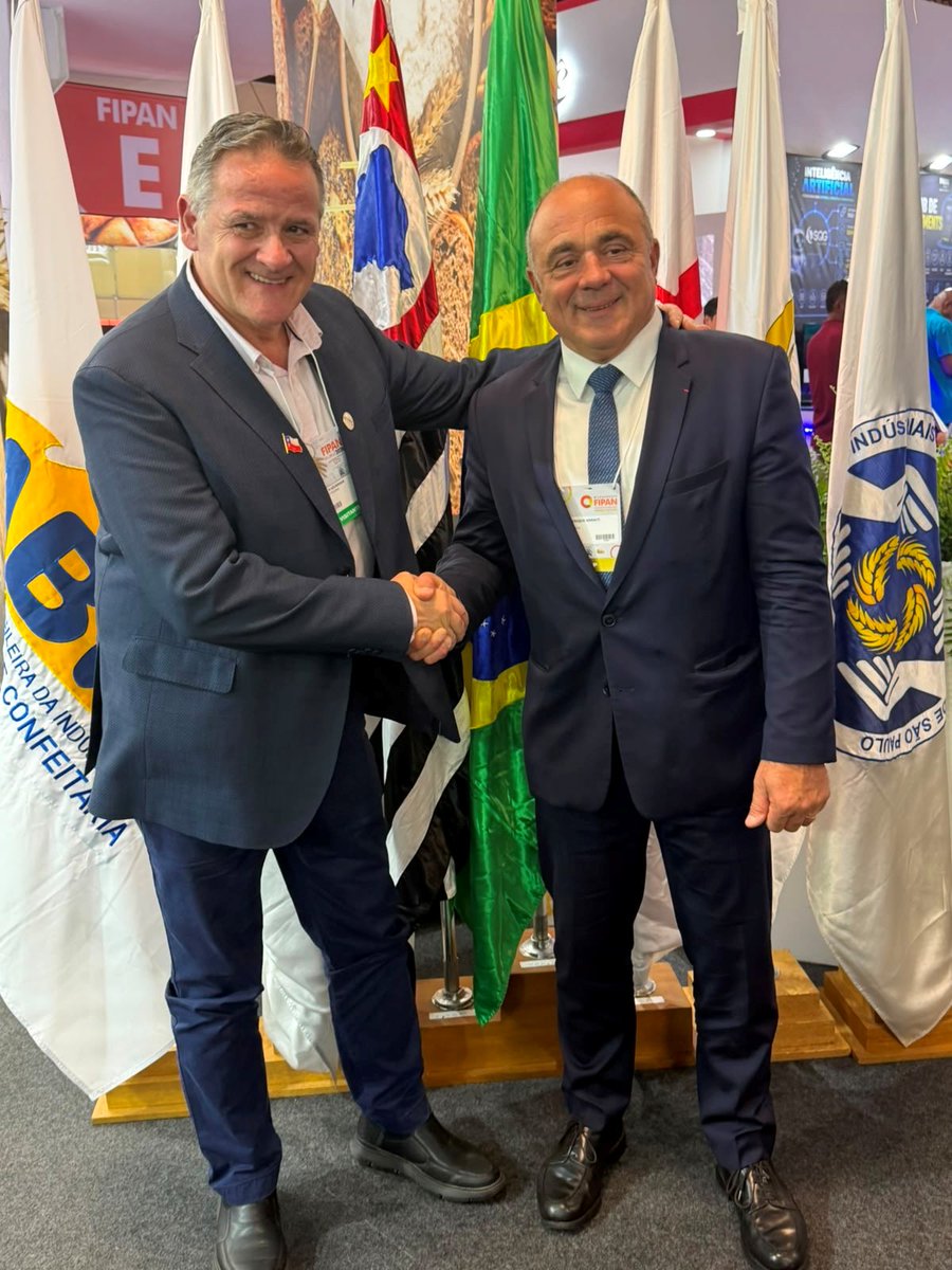 cnbpf's tweet photo. 🌍 Renforcer les liens entre les professionnels de la boulangerie à l’échelle internationale

Dans le cadre de ses rencontres internationales, Dominique Anract, Président de l'@UIBC_  International Union of Bakers and Confectioners , accompagné de Xavier Casalini, Secrétaire Général de l’UIBC, a échangé avec M. Juan Mendiburu Azcárraga, Président de la Fédération chilienne de la Boulangerie (@fechipan ), ainsi qu’avec son Secrétaire Général, Rafael Urra.

Cette rencontre a permis d’évoquer les synergies à développer au sein de l’Union Internationale de la Boulangerie et de la Pâtisserie (UIBC), avec une ambition commune : renforcer la coopération entre les organisations professionnelles, favoriser les échanges de savoir-faire et accompagner le développement de la boulangerie-pâtisserie artisanale à l’échelle mondiale.

🤝 Ensemble, faisons rayonner la boulangerie-pâtisserie artisanale et construisons les collaborations de demain.

#UIBC #FECHIPAN #Chili #Boulangerie #Pâtisserie #Artisanat #International