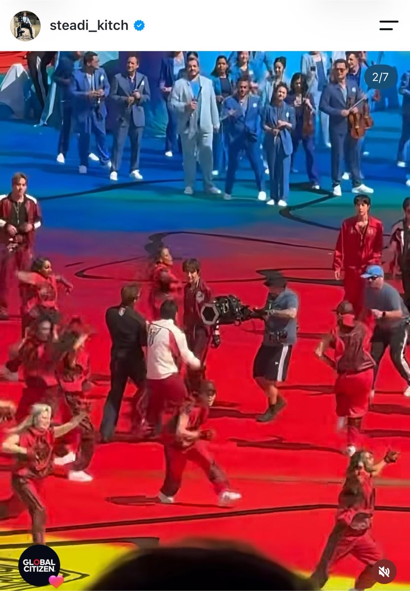 btschartsxdaily's tweet photo. [INFO] Martin Kitchen, the camera operator who worked on the filming of the World Cup halftime show, spoke about the #BTS 💜

“they (BTS) are extremely professional and we rehearsed early in the morning off site. So they would have come straight from the airport. It's always a joy to work with BTS”
https://t.co/rQG7Ctvx7M