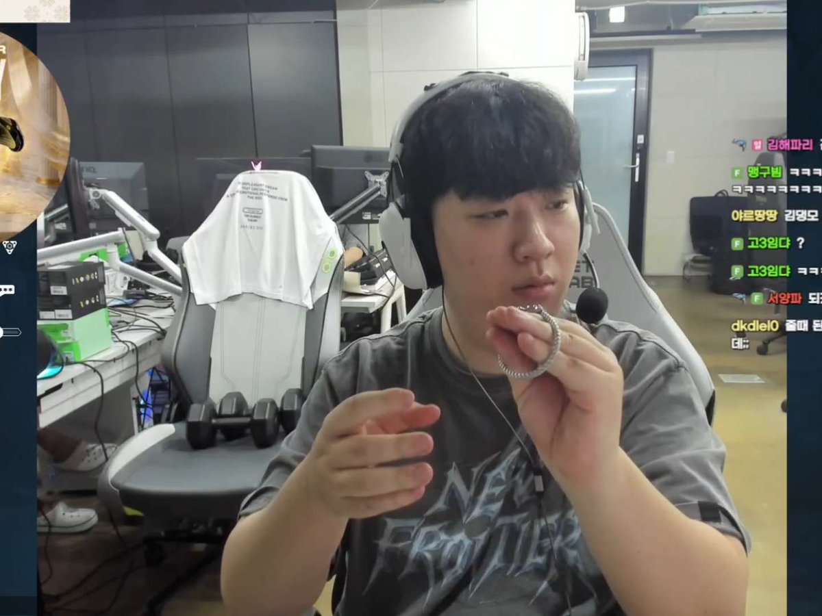 zigco_Gcova's tweet photo. 댕모가 생일선물로 팔찌 줬는데 안맞음ㅋㅋㅋㅋㅋㅋㅋㅋㅋㅋㅋㅋㅋㅋㅋㅋㅋㅋㅋㅋㅋㅋㅋㅋㅋㅋㅋㅋㅋㅋㅋㅋㅋㅋㅋㅋㅋㅋㅋㅋ

t3 : 야 짧다!!! 짧아!!!!! 아이씨 이시끼 자꾸 줄때마다 짧아ㅠ
#t3xture https://t.co/NK2uiEYm93