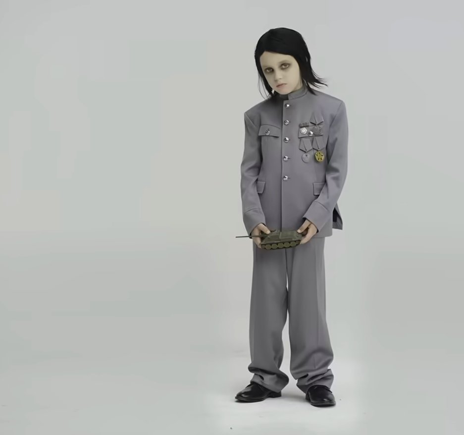 heart_eater's tweet photo. I like these sad looking kids https://t.co/6iwC6c161n