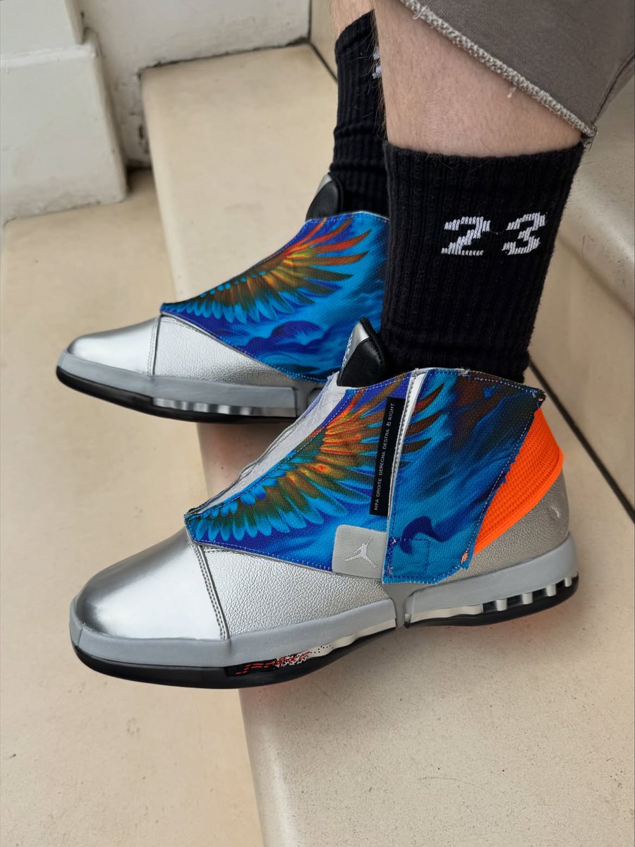 JustFreshKicks tweet media
