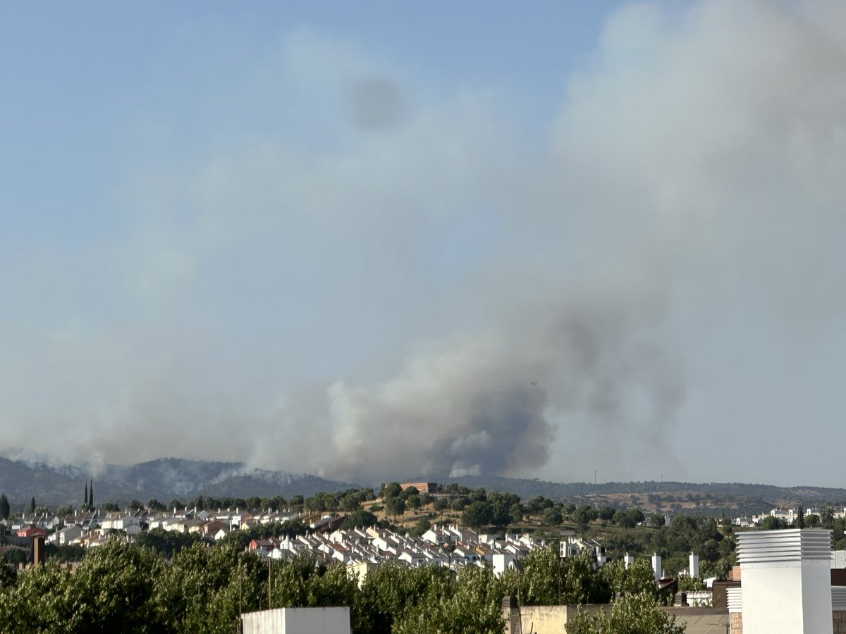 mjsanchezru's tweet photo. #IFCórdoba, Cerro Muriano. Ahora. Visto desde el centro de la capital. Activo. Situación operativa 1. https://t.co/OvxZo6iJvG