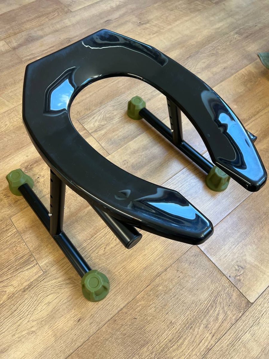 Oliovb5's tweet photo. @ScatladManc Can I bring my own rim seat? 👅 https://t.co/IxhVTI9ySc