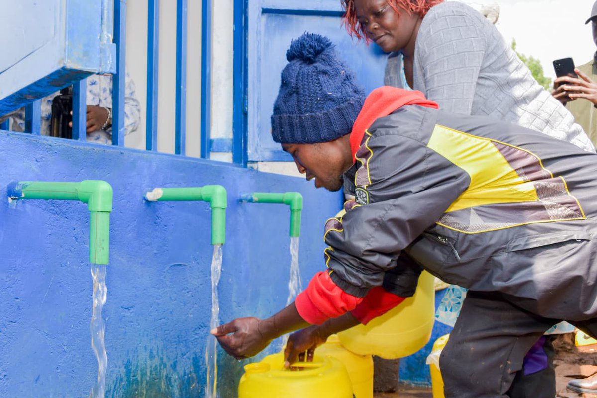 Sirokumu_'s tweet photo. Development is most meaningful when communities experience real change. Clean water projects and a modern science laboratory are empowering Molo residents with better health, quality education and greater opportunities for growth. #KKSeason3loading #MoloNiMaendeleo. https://t.co/v0Us0C4tVj