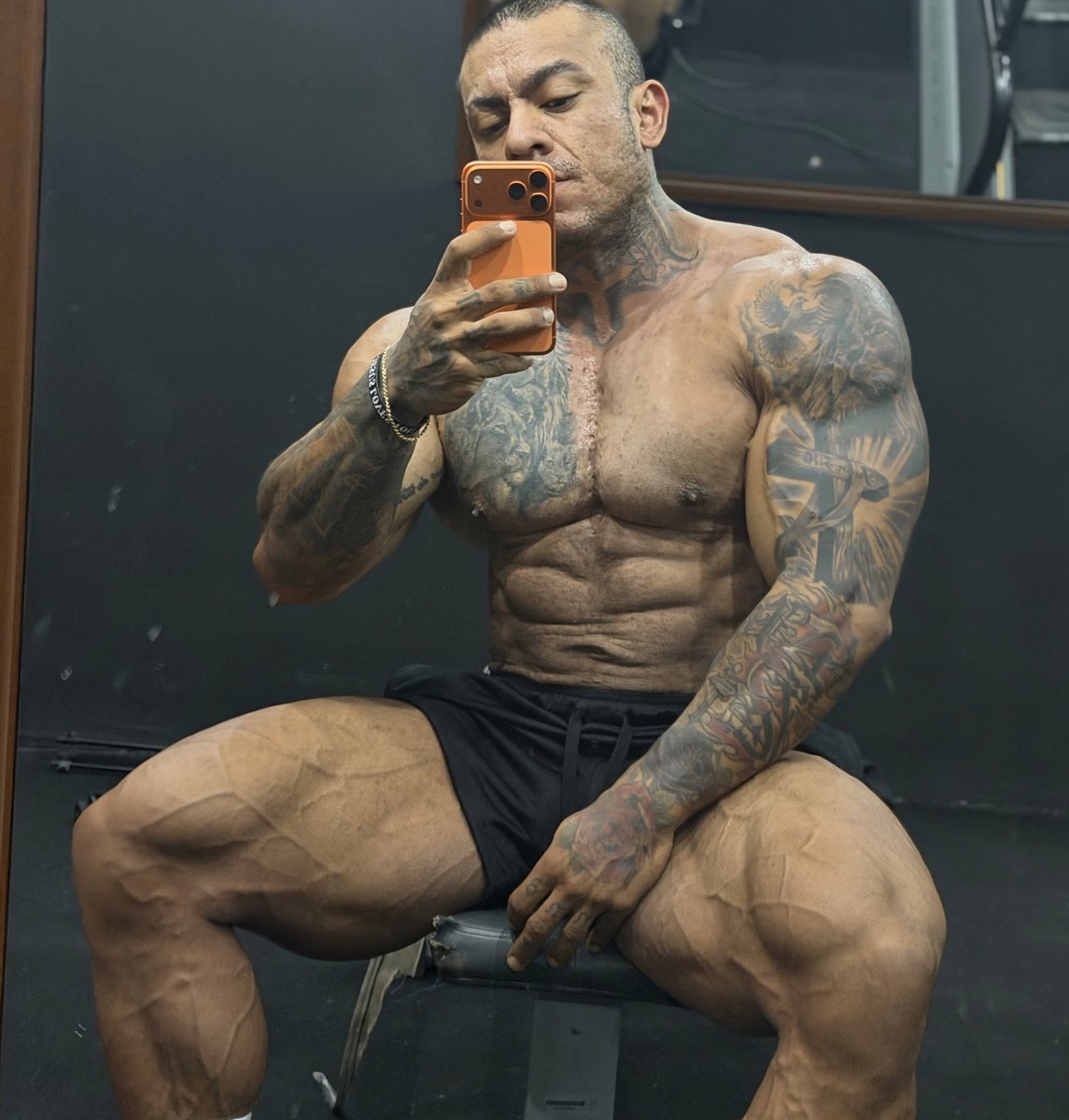 MuscleProjectMx's tweet photo. Muscle Mexican
¡Mamadote!

#Bodybuilder #Gym https://t.co/FWAvlSfjGV