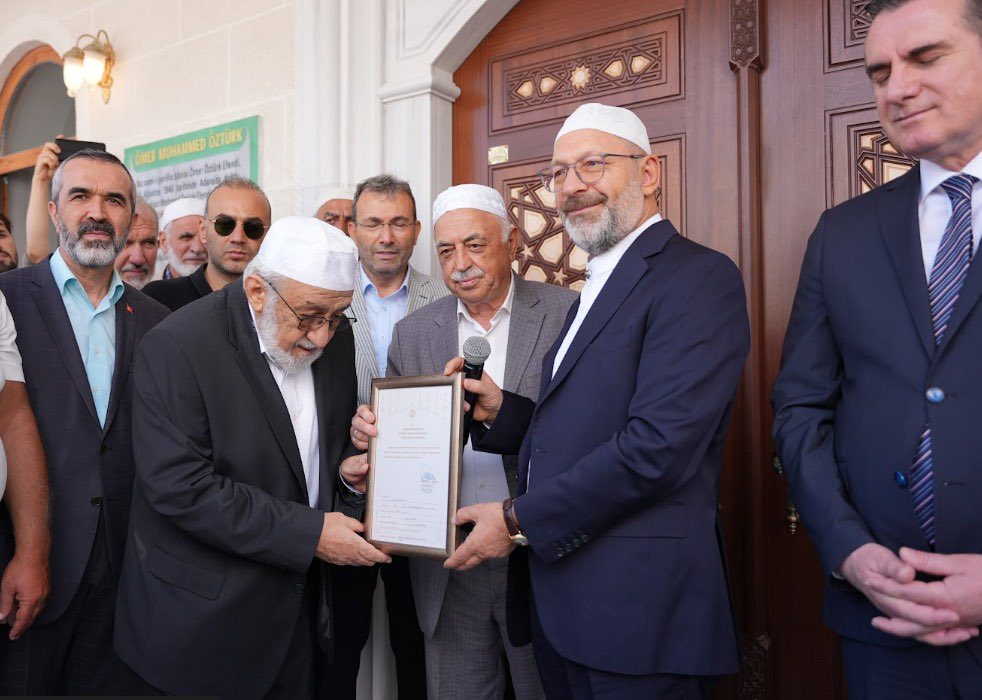 fatihgenclikvkf's tweet photo. MTTB 50. Dönem Genel Başkanı, vakfımızın bânisi Muhterem Ömer Öztürk'ün inşa ettirdiği HACI HATUN ÖZTÜRK Camii Şerifi cuma namazında ibadete açıldı.

İstanbul Pendik'te yer alan 1200 kişi kapasiteli ve Osmanlı Mimarisi esas alınarak yapılan cami, Ömer Öztürk'ün inşa ettirdiği üçüncü cami olarak dikkat çekiyor.