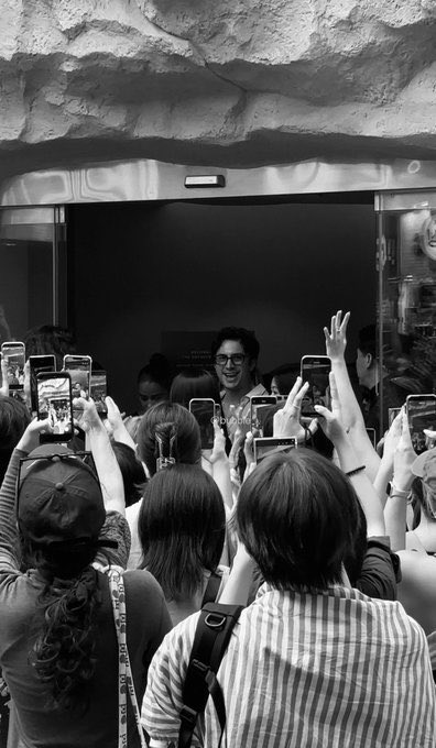 hudsonwonline's tweet photo. He’s a star! 🤳 Hudson Williams in South Korea earlier today (via 1uvisbubble) https://t.co/3jbAb1eJm5