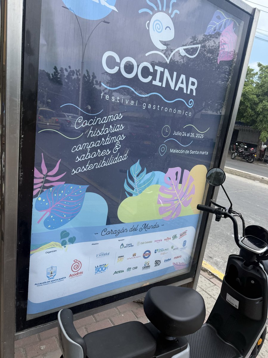 eliastorresrod's tweet photo. No soy experto en diseño gráfico. Pero este diseño para un festival gastronómico está bien feo!! https://t.co/eSd2UVxiWs
