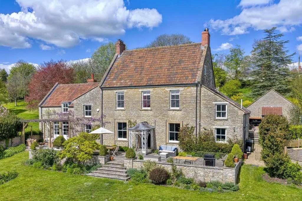 OnTheMarketCom's tweet photo. Built in 1752, this gorgeous home has been lovingly enhanced over the centuries, modernising with each new owner while maintaining its historical charm.  

📍How much? £2m
📍Where? Pilton, Somerset 

🔗Click here to take a look at the property: https://t.co/XVVZLQBReG https://t.co/apgE8LLNJE