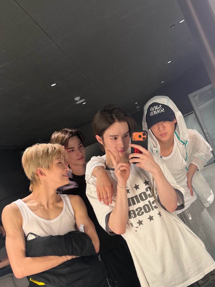 ning__ee's tweet photo. 260725 위버스 포스트 #경민 #KYUNGMIN 

미스터사인방 퇴근이닷 https://t.co/9Efjk2V5ci