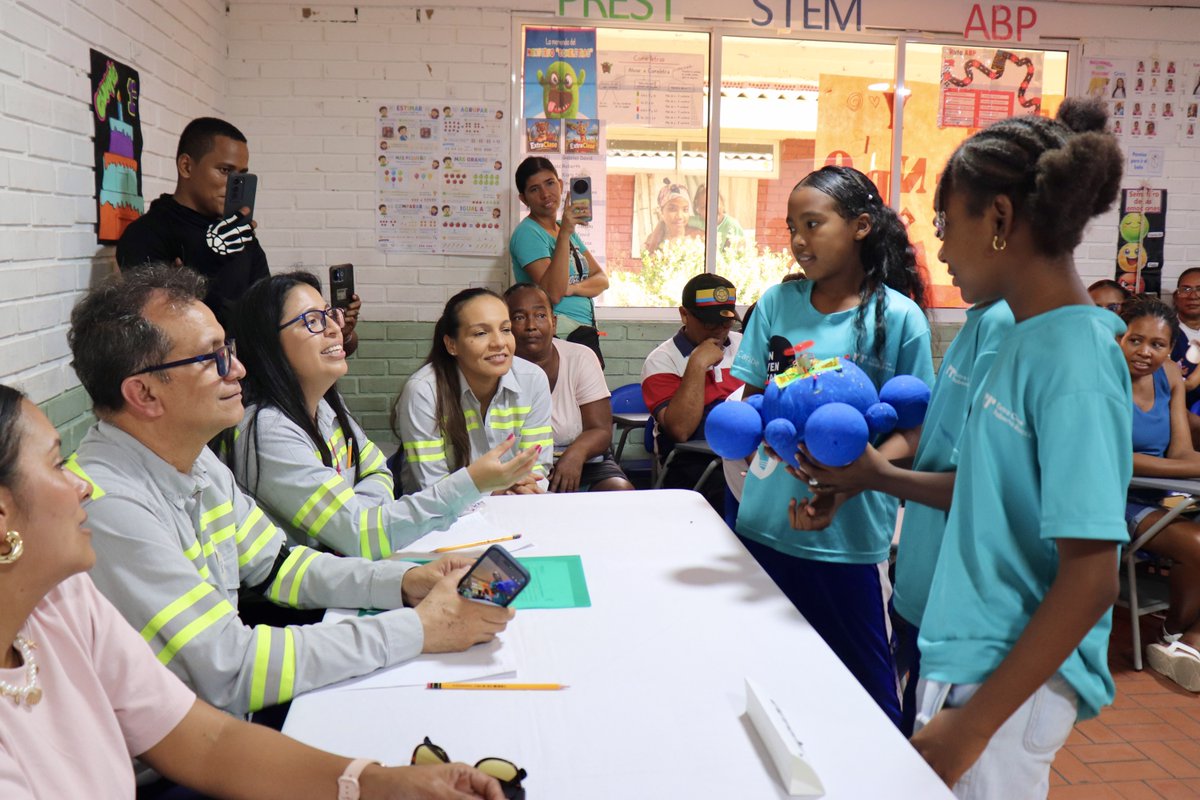 Tenaris's tweet photo. In Colombia, the Bernardo Foeguen School hosted the Roberto Rocca Extra Class MAPE Fair, where 62 fifth-grade students presented projects addressing local challenges, from environmental protection to energy generation.
#TenarisInColombia #CommunityRelations #TechnicalEducation https://t.co/w30bEkFsa5