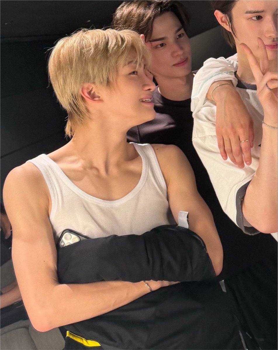 ning__ee's tweet photo. 절대 그의 팔을 보지마 https://t.co/zUceqHAnmY