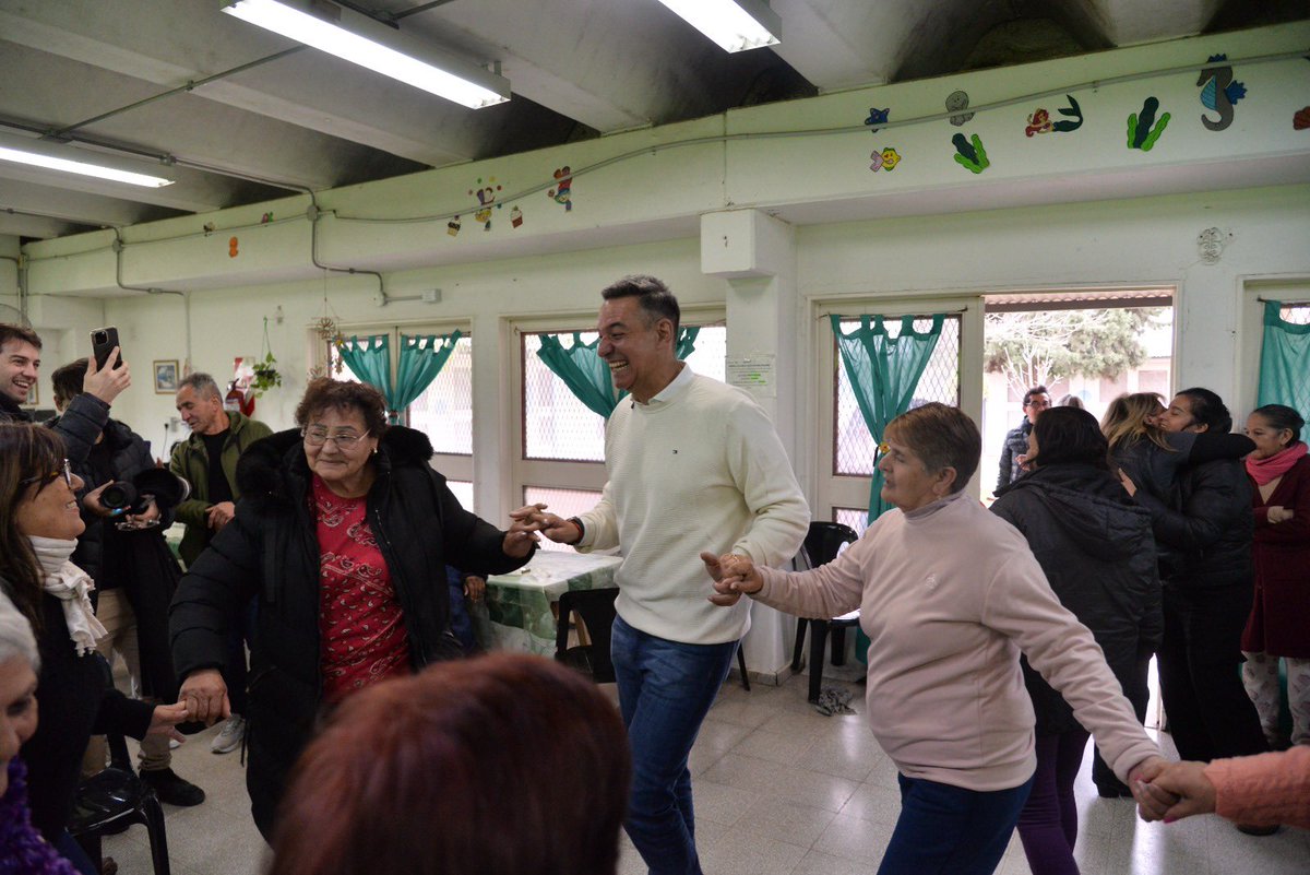 miguelsiciliano's tweet photo. ¡CELEBRANDO JUNTO A LAS PERSONAS MAYORES DE AMPLIACIÓN FERREYRA!

Una comunidad crece cuando acompaña, escucha y valora a quienes tanto hicieron por ella. En #AmpliaciónFerreyra festejamos los cumpleaños de las personas mayores que asisten al Centro Integral del barrio. En estos espacios brindamos desayuno, almuerzo y cena, pero también talleres y otras actividades que permiten un envejecimiento digno, activo y saludable. 

Muchas gracias por abrirme las puertas e invitarme a celebrar con ustedes. En cada abrazo, en cada historia y en cada sonrisa hay una enseñanza que vale oro, nuestros mayores son la memoria viva de #Córdoba. ¡Feliz Cumpleaños!

#HacerParaCrecer