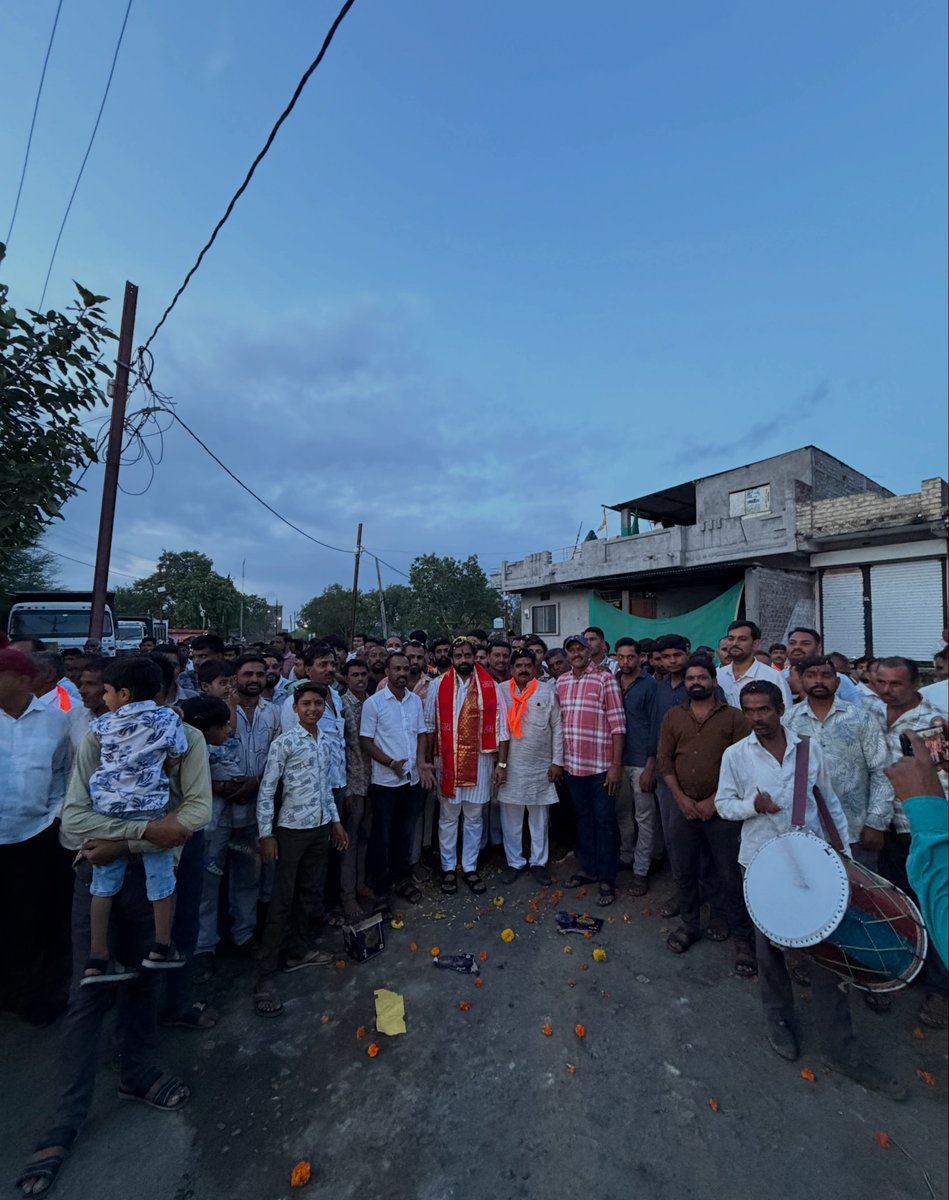 KNandleta's tweet photo. 📍 ग्राम सिकंदरी | देपालपुर

आज जनता से सीधा संवाद हुआ। पश्चिम रिंग रोड की सफलता पर जो स्नेह मिला वो अविस्मरणीय है।

किसान, युवा और गांव की हर आवाज सरकार तक पहुंचाना हमारी जिम्मेदारी है।

आपके साथ, आपके लिए।
आभार 🙏
#Deplapur #Karnisena #JanSampark https://t.co/P96P2xT3eW