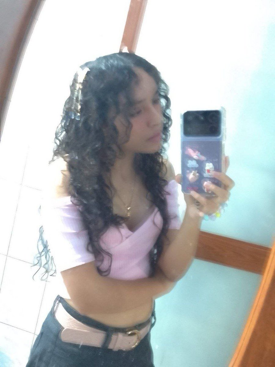 Esteban6385's tweet photo. Perrita peruana de la UCV
Daniela Alejandra Reyes Barraza, infiel de la Universidad César Vallejo campus los olivos, traducción e interpretación 
#Perú #Ucv #infieles #peruana https://t.co/UKm63lg2oB