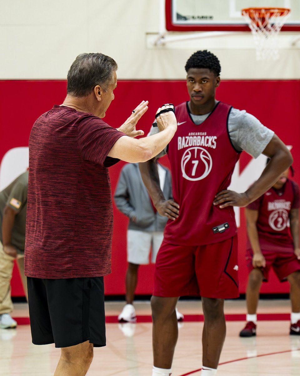 JJAndrews2026's tweet photo. LOCKED IN TO THE MISSION 
🐗🏀 @RazorbackMBB https://t.co/Szw9vZbqye