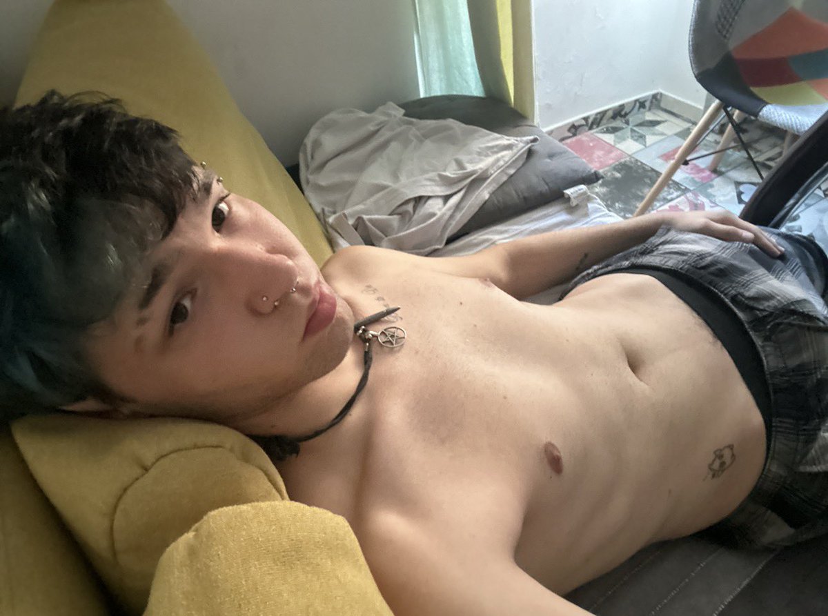 dilfenjoyer101's tweet photo. in desperate need of attention #gay https://t.co/AeciWUZXAW