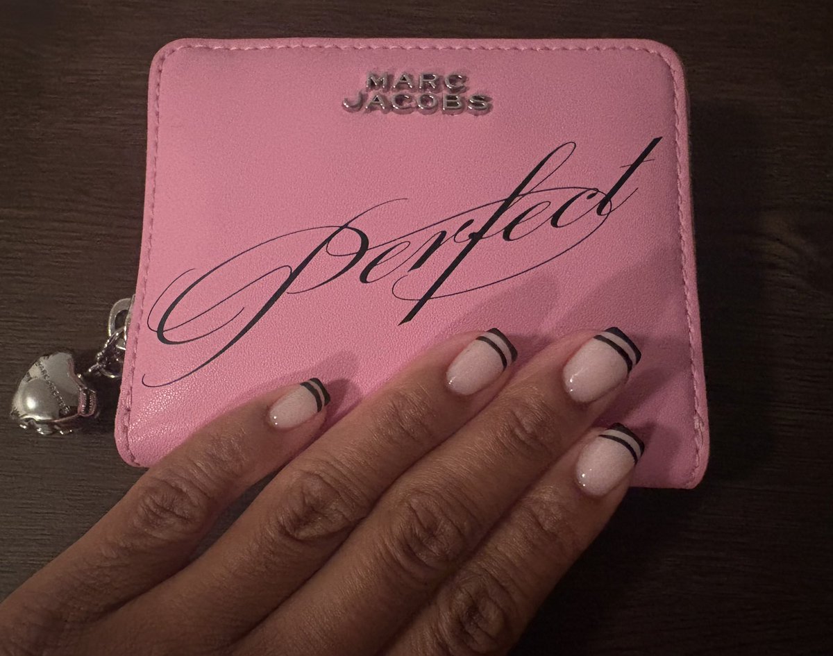 adornedindreams's tweet photo. This pic of my nails is so 2014 to me https://t.co/AOi2kYlDHl