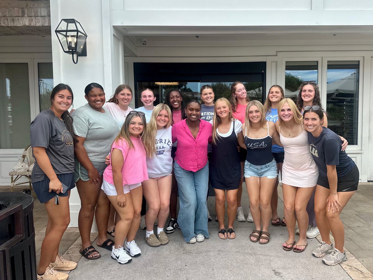 AinsleyG2028's tweet photo. PGF in CA ended sooner than we had hoped, but I am beyond grateful for the friendships, memories, and growth that came out of this summer. A huge thank you to my @LLGELITE teammates for an unforgettable season and to my coaches, @sophwools & @em_sapp for believing in me and pushing me to be better every day. I appreciate everything you’ve invested in us. @Org_LLG 

 @CoachBallMalone @noahbsanders @ShannonSaile @SPestrak @_TimWalton @FranEnea10 @Coach_AT @svanbrak @c_lyon22 @coachmegsmith @coachkiwij @ashleychastain @KatieRBrowder @jodydavidson @CoachZack21 @KarenWeekly @MRhodesSmith @DukeCoachYoung @oliviaadyan @CoachTaylor_W @grayskye26 @JalaWright14 @Coach_Alameda @FSU_CoachWilson @TCam_FSUSB @KaleighRafter @CoachJordanFAU @CoachPetikS