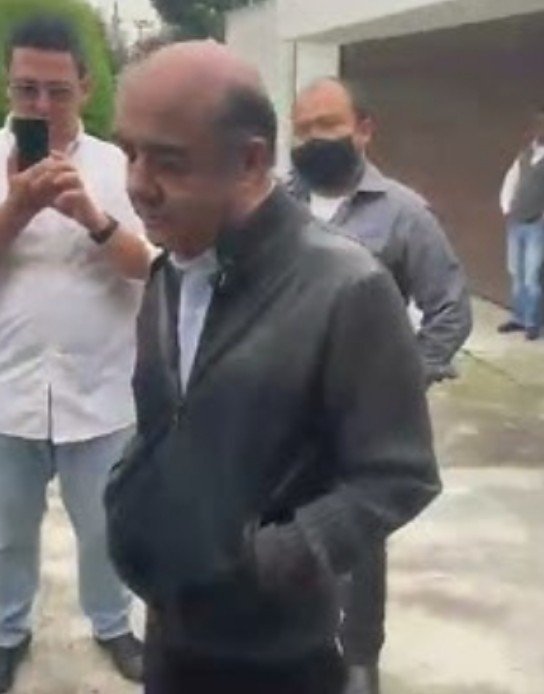 la_grenitas's tweet photo. Estuvieron chingue y chingue contra la "Verdad Histórica" de Murillo Karam, y resulta que al final tenía razón, tuvo que aguantar 2 años detenido y muy enfermo.
Tenía razón cuando le dijo al Ministerial que lo detuvo: "No se preocupe, es político" https://t.co/c3XsueIK8s