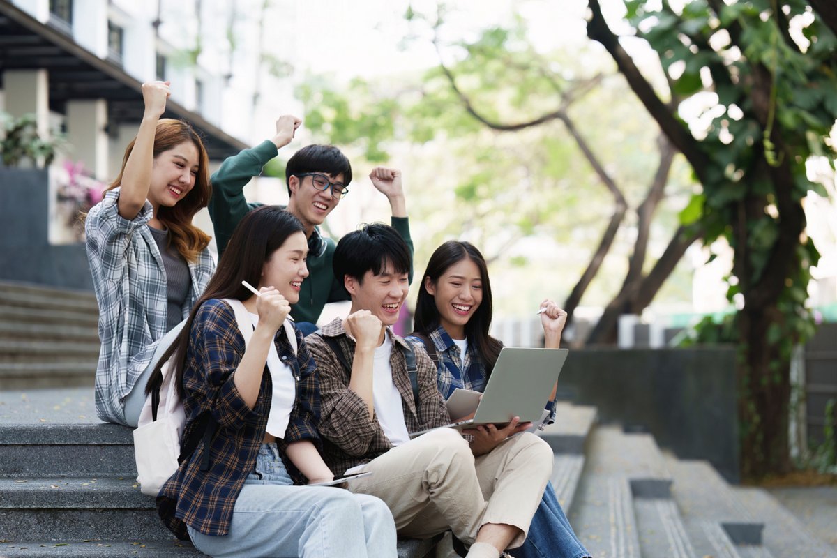 9dokhagehaejoyo's tweet photo. Our campus photography club is holding a free street photo walk this Saturday at 10AM by the east gate! Beginners and pros are all welcome, just bring your camera or phone. Come capture the city’s small moments and make new friends. DM us to sign up! https://t.co/Eu9xcSvQh9