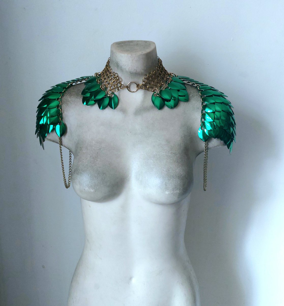 SyntheticDaisy's tweet photo. Our metallic green #Athena shoulder #armor. Created with our new premium green metallic #scalemail. This style has brass chainmail &amp; gold tone hardwear. 

Available in all colors, gunmetal &amp; silver #chainmail via our website. 
 https://t.co/llbSSbGHJx https://t.co/vqCcdiFjMw