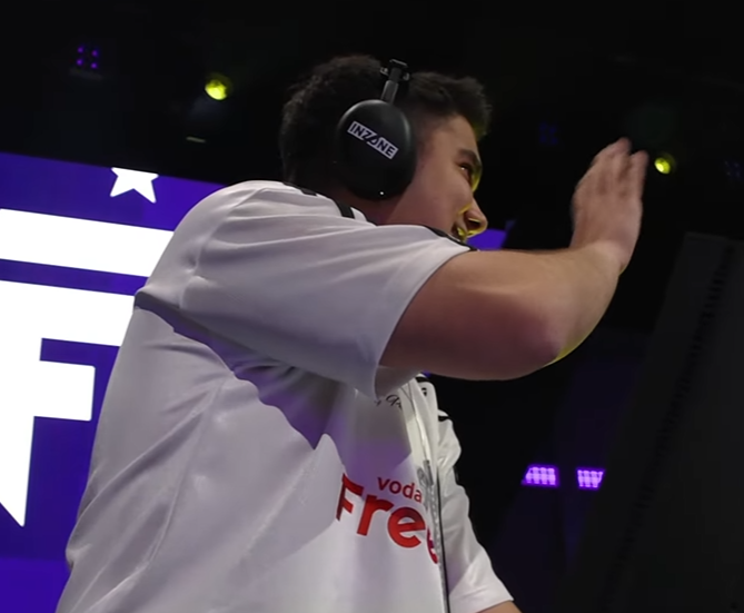 RaGe1030's tweet photo. TOP 1 EMEA still &amp; top 1 turkey still, nt ggs tho BBL fans
LOVE YOU GUYS WHAT A DAY, WHAT A SHOT ❤❤ 

@KROSTALY @_s0pp @yetujey @sociablEEvl @xeus1tap @BambinoVL @BerkeKanturk @FUTesportsgg https://t.co/hxIJ8JtnFZ