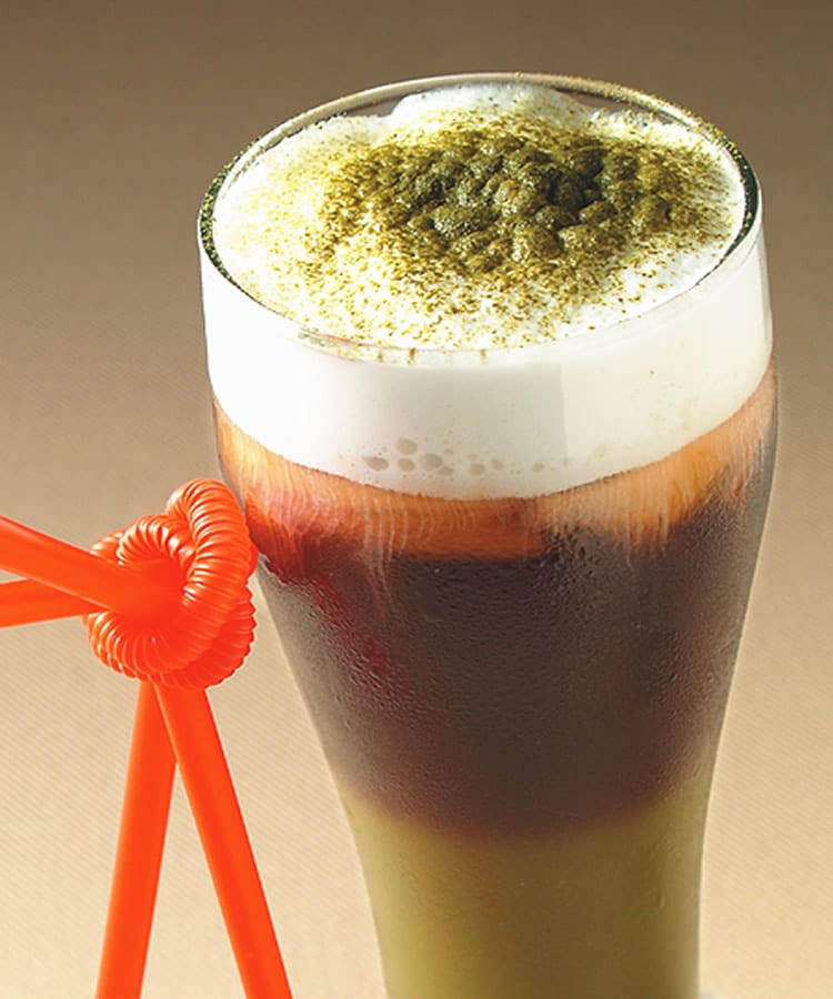 jkjklover1's tweet photo. Craving a frothy iced matcha latte in 2 mins Whisk 1 tsp matcha powder, 8oz cold oat milk u0026 a dash of honey, top with ice—you’re done! https://t.co/9ZSfyjcgeD
